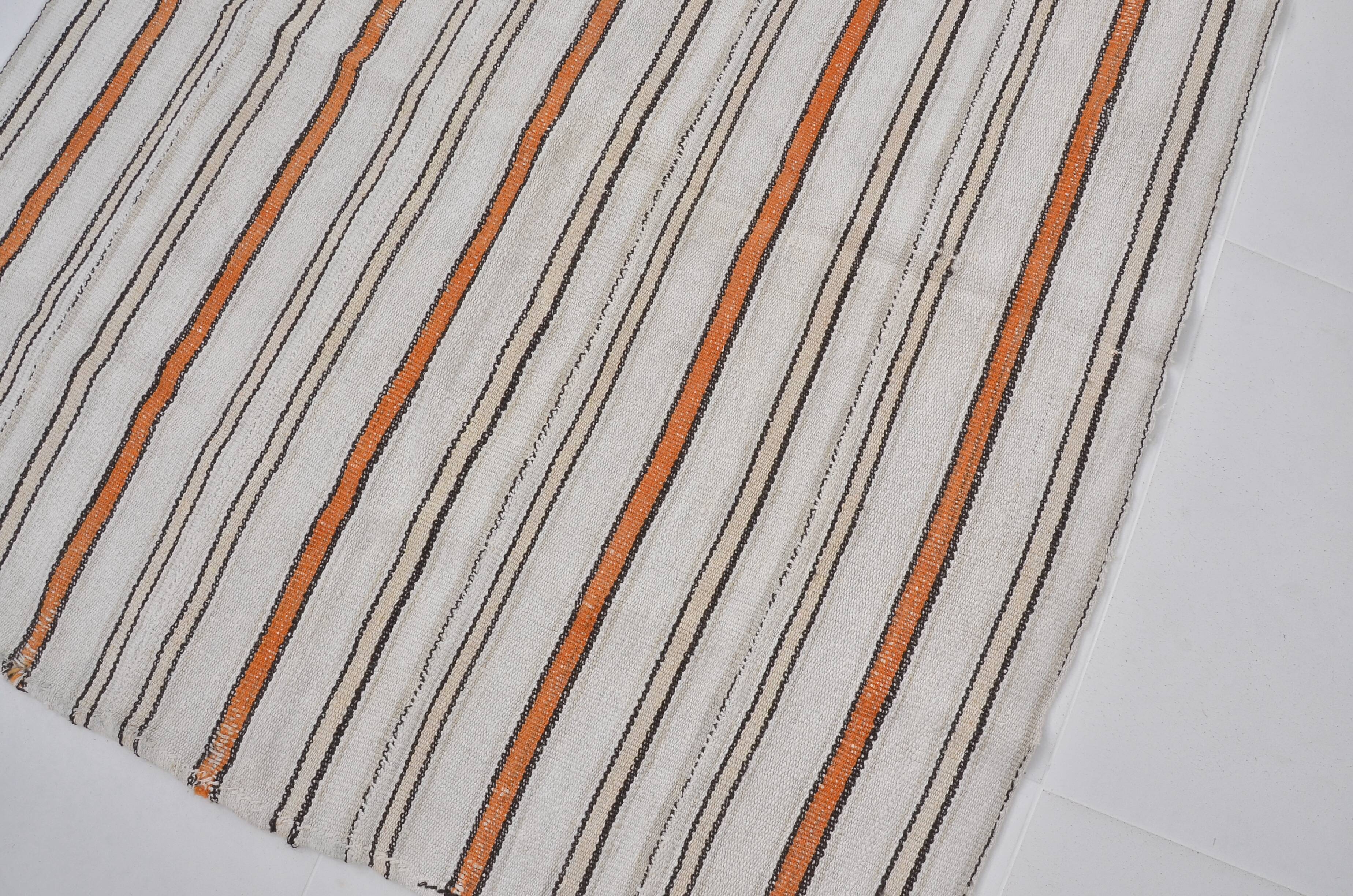 Tapis Kilim coloré tissé à la main
