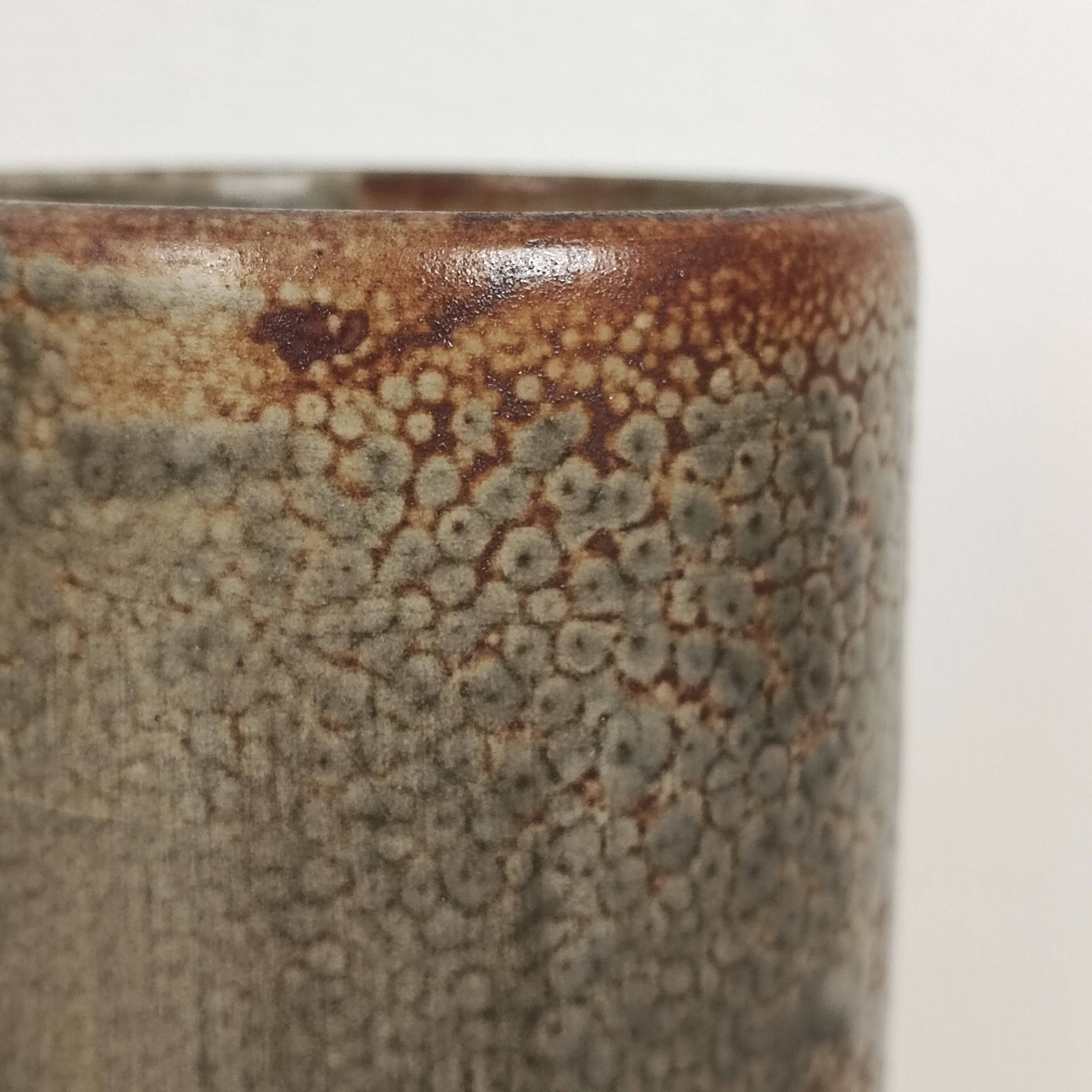 Ceramic roller vase