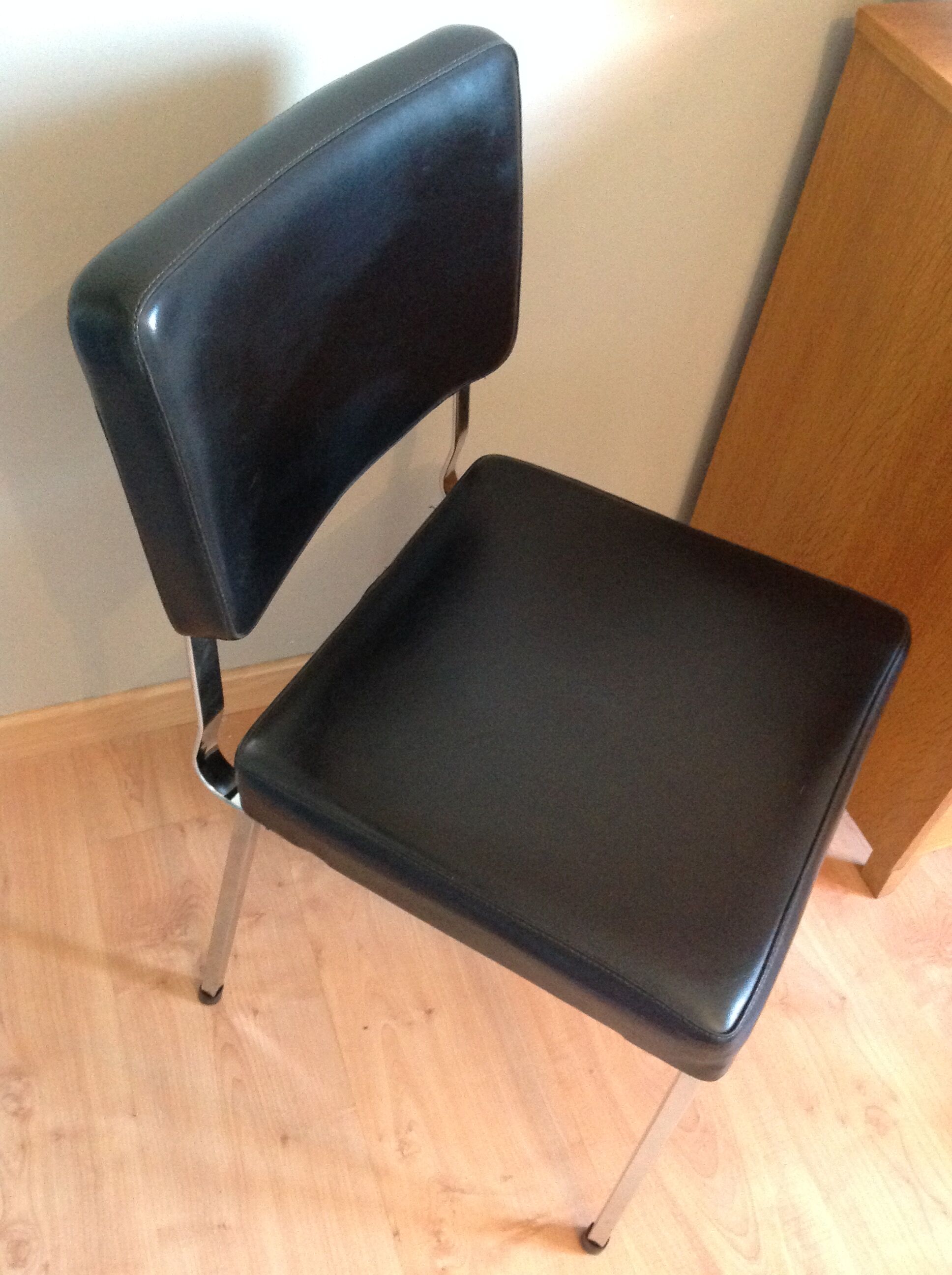Chair in faux black leather and chrome metal / vintage 60-70s