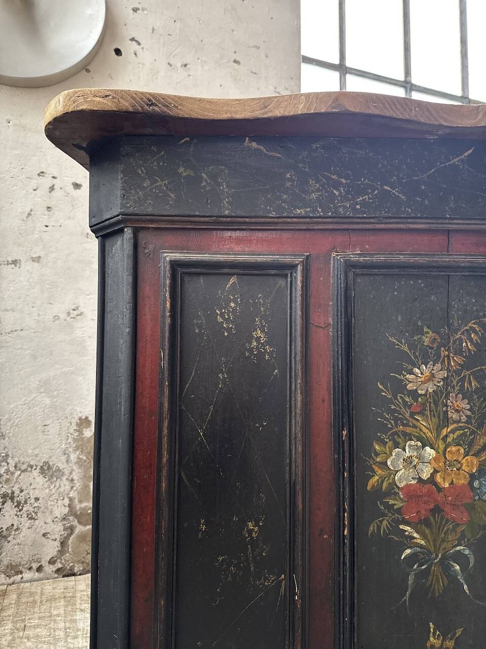 Floral 1920s trading counter