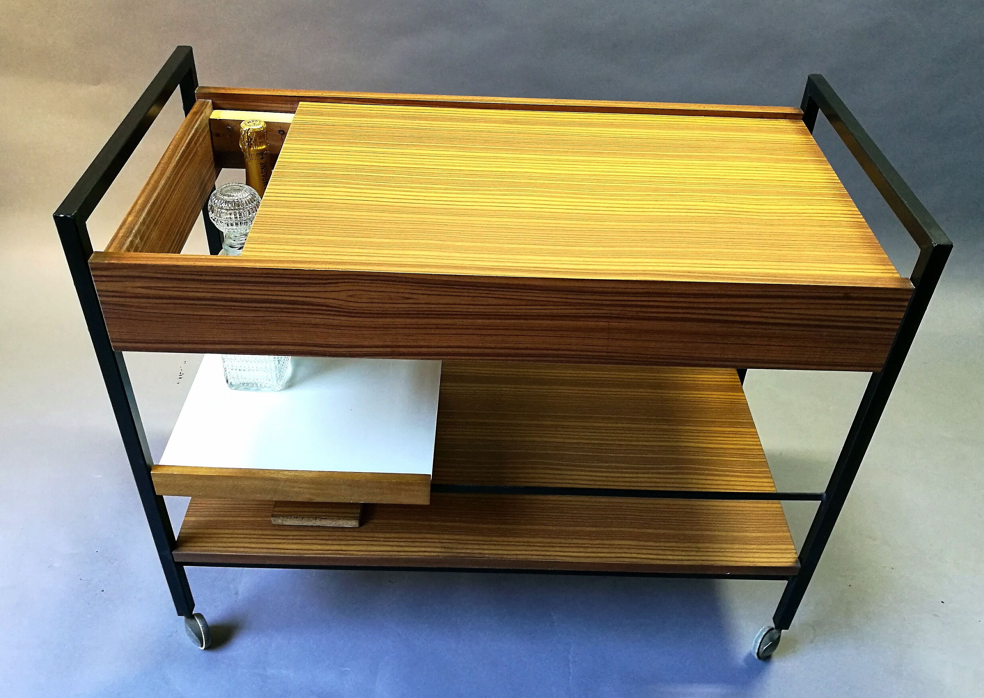 Serving bar design 60s french