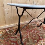 Table de bistrot en marbre oval et fonte