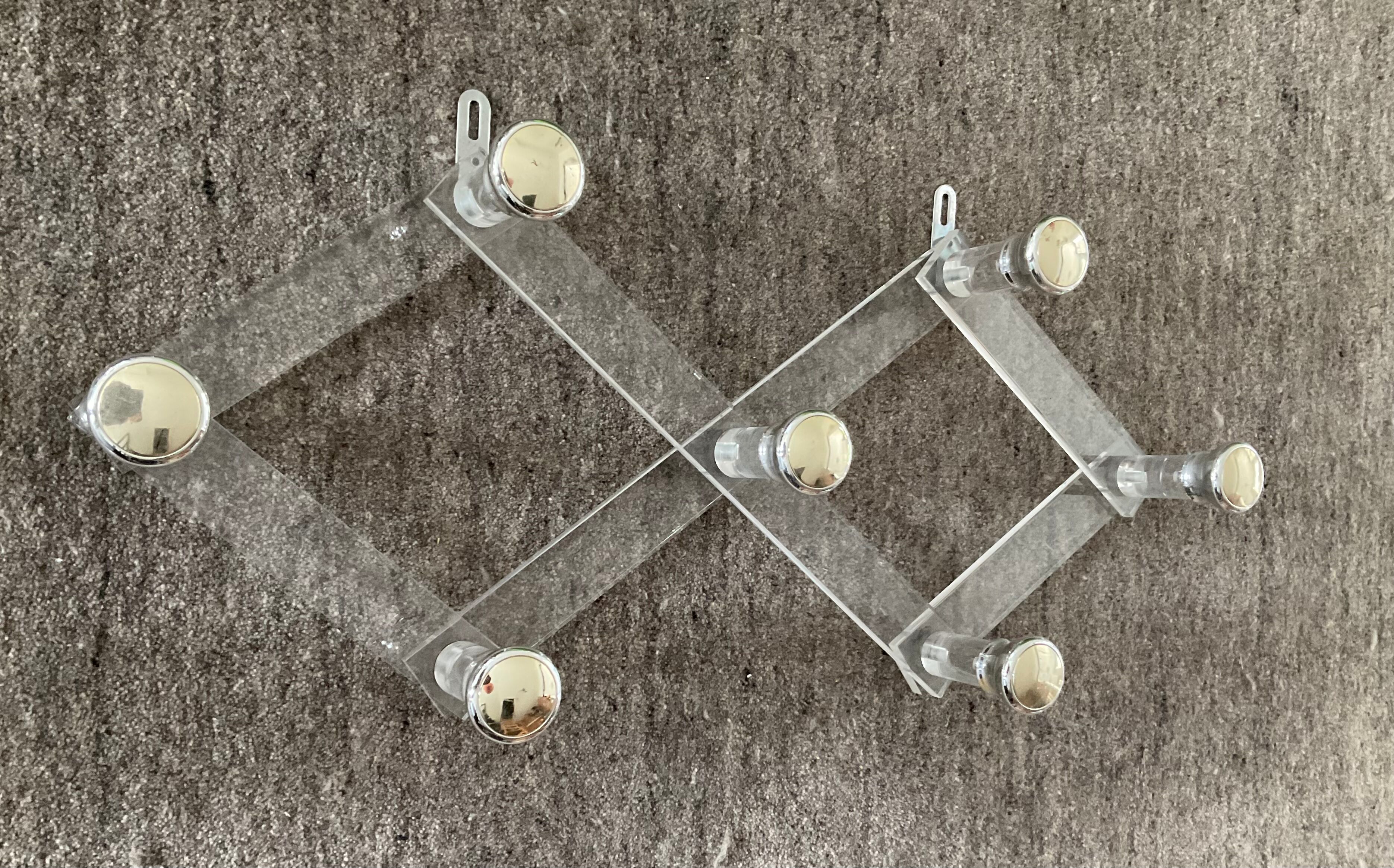 Porte manteau accordéon vintage en plexiglas et metal chromé années 70