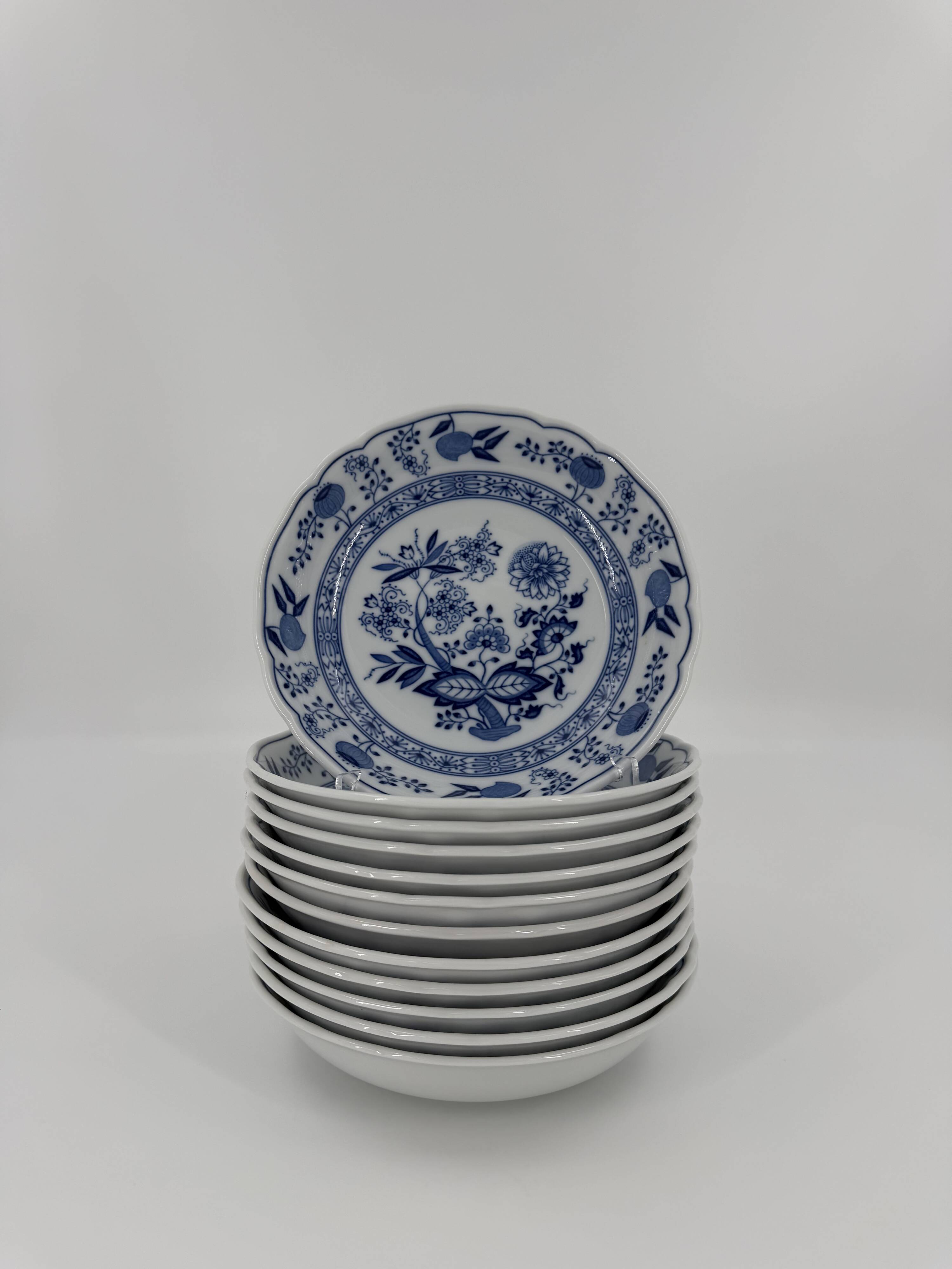 Hutschenreuther Service - Blue Onion -  Set for 12 (94 pieces)