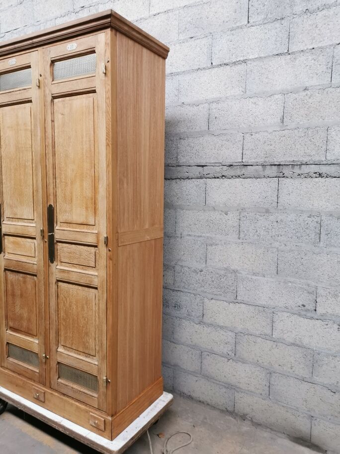 Bank of France oak cloakroom 1940