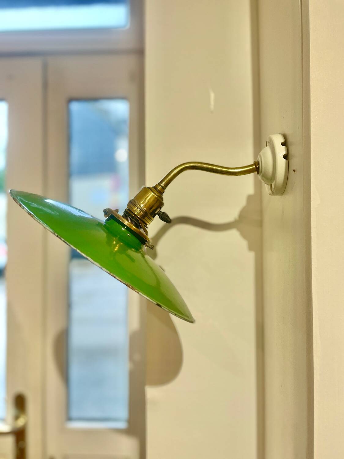 Swan neck wall light in brass and enamel