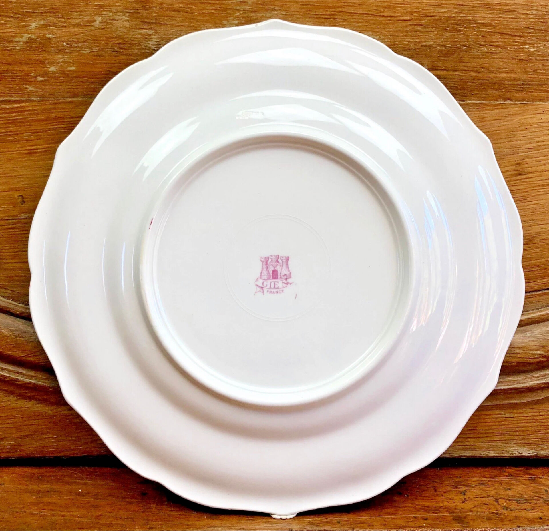 6 old flat table plates, Gien earthenware, pink landscape model.