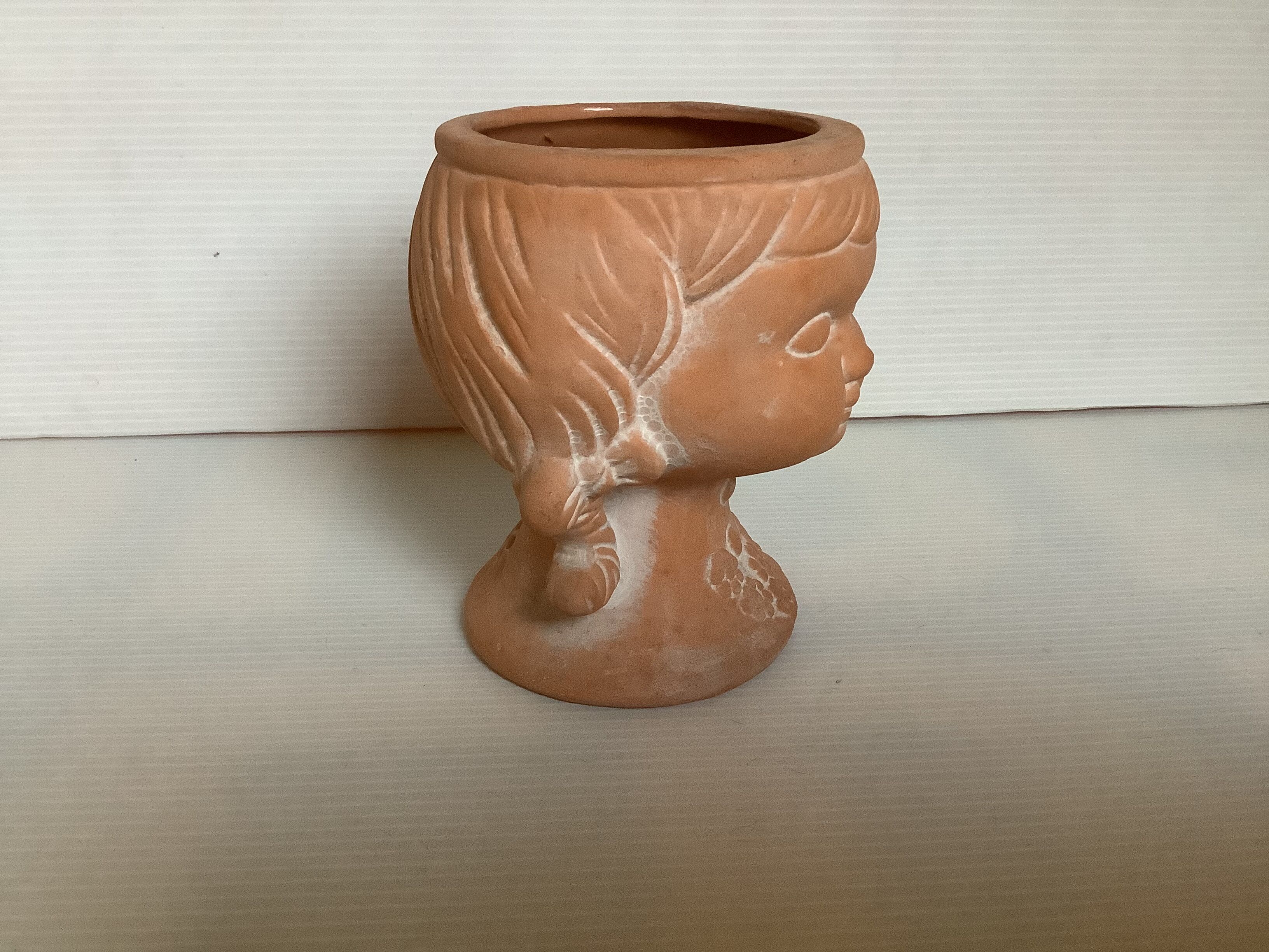 Tête fillette cache pot vase terracotta terre cuite