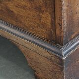 Antique 18th-Century English Chest of Drawers with Brushing Slide