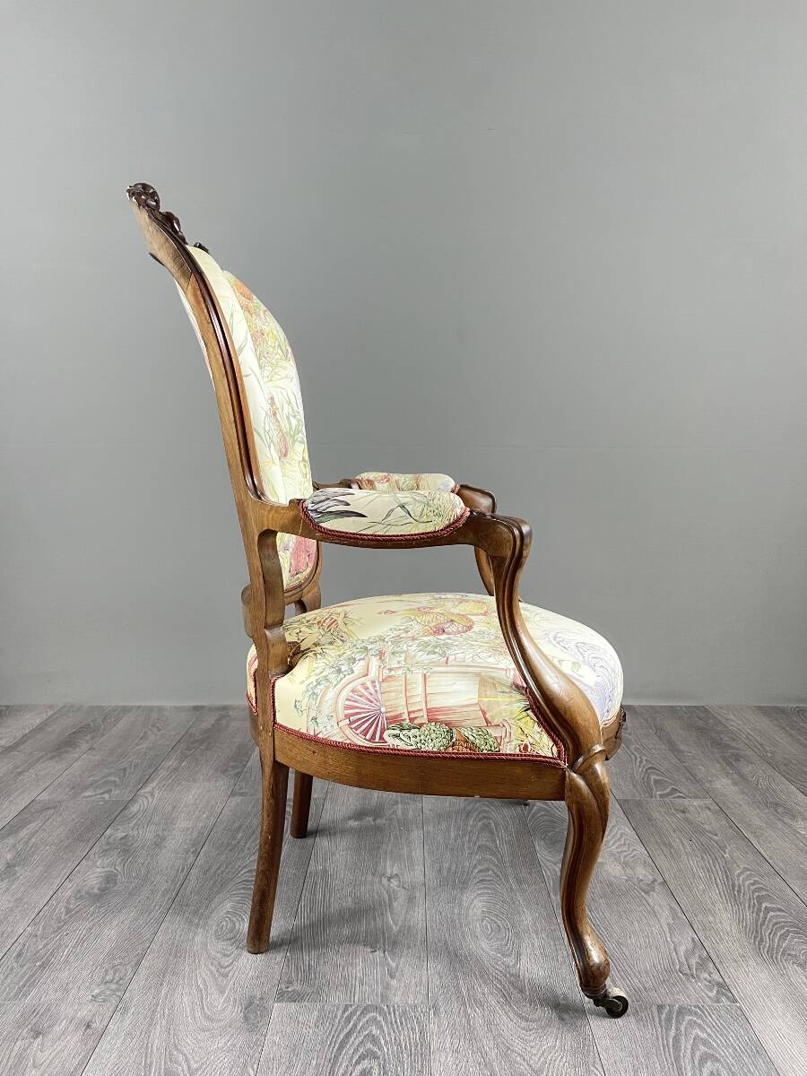 Fauteuil ancien en bois sculpté, époque Napoléon III, XIXe Siècle