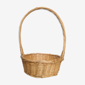 Braided wicker fruit basket