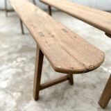 Paire d’anciens grands bancs de ferme