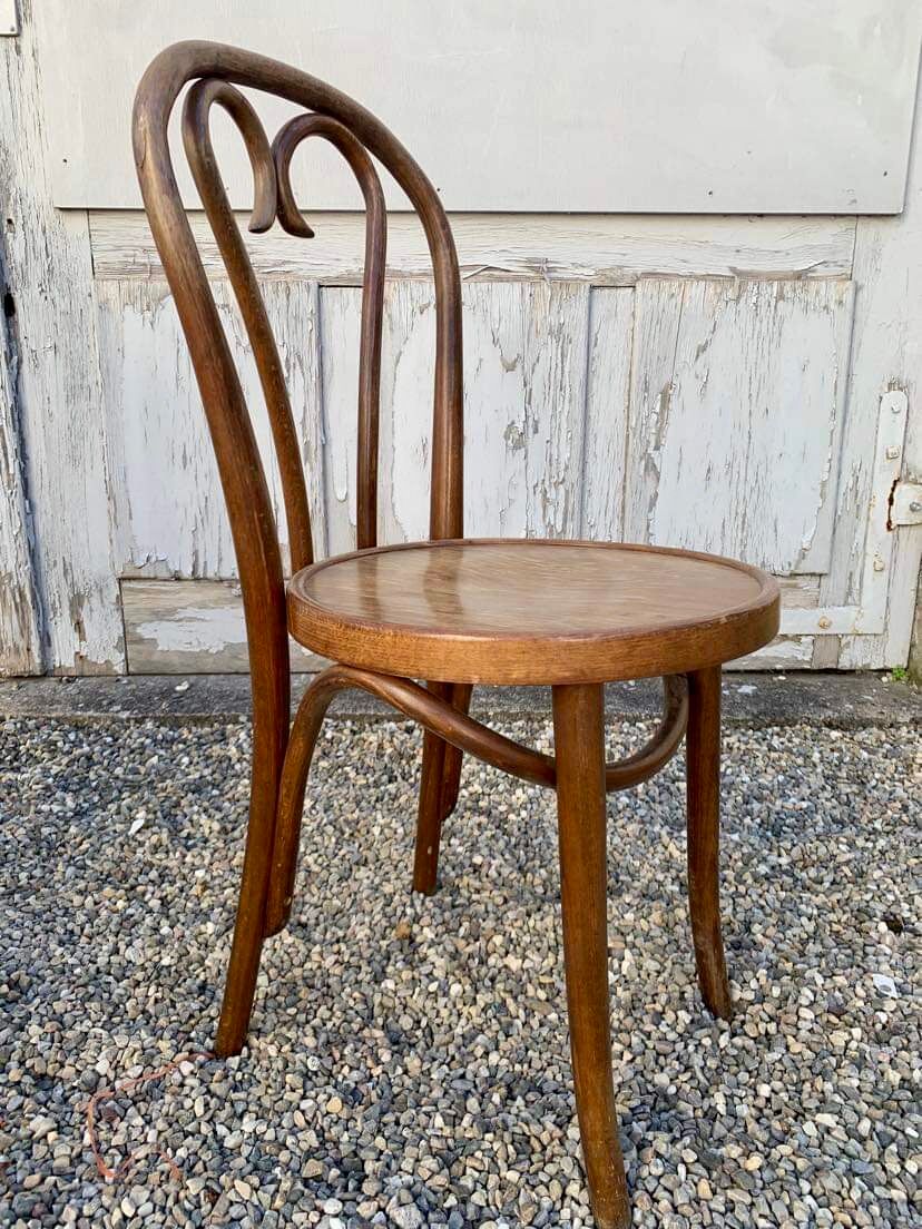 Lot Series of 6 art nouveau bentwood bistro chairs