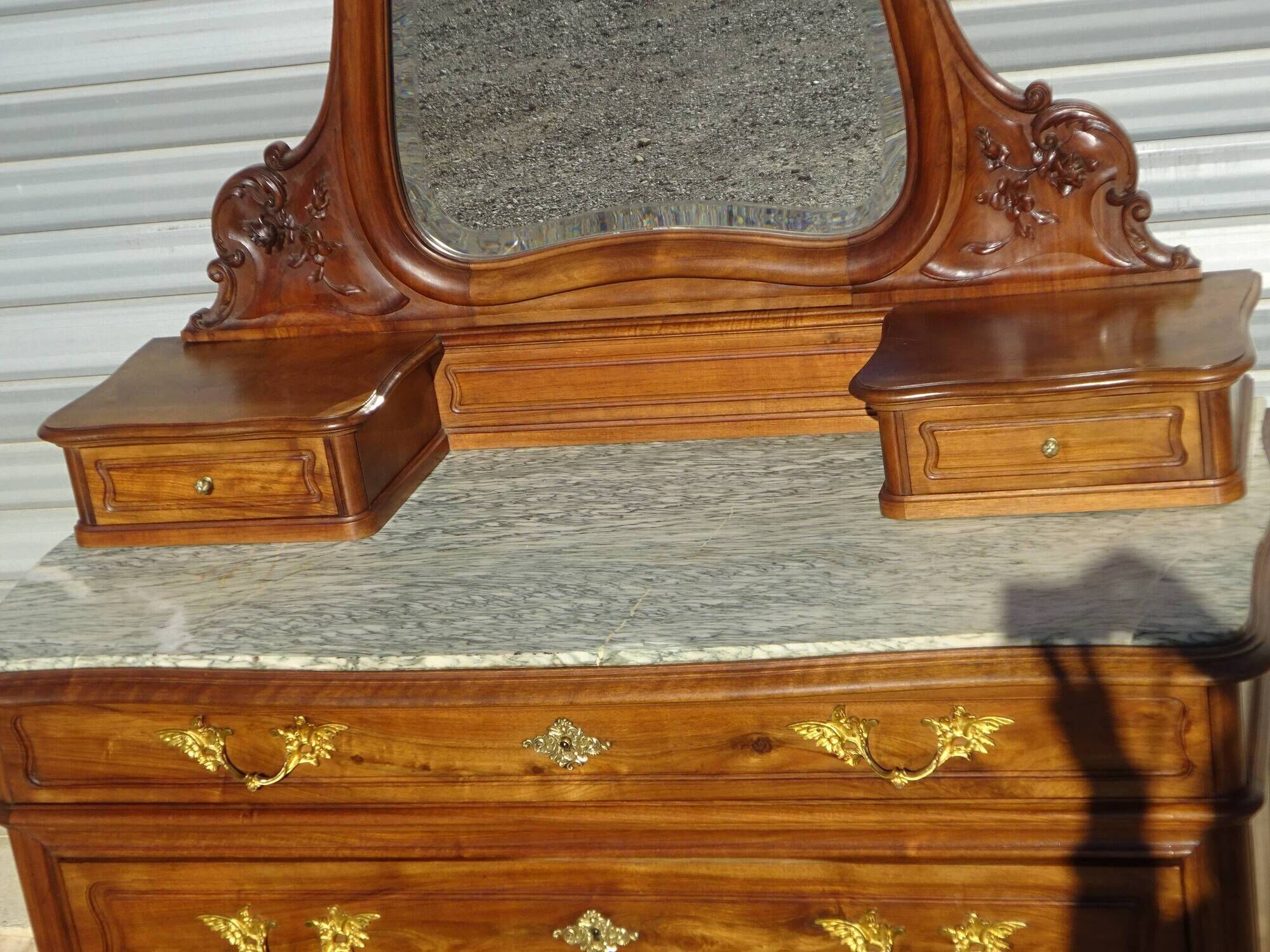 Commode en noyer Louis XV avec miroir