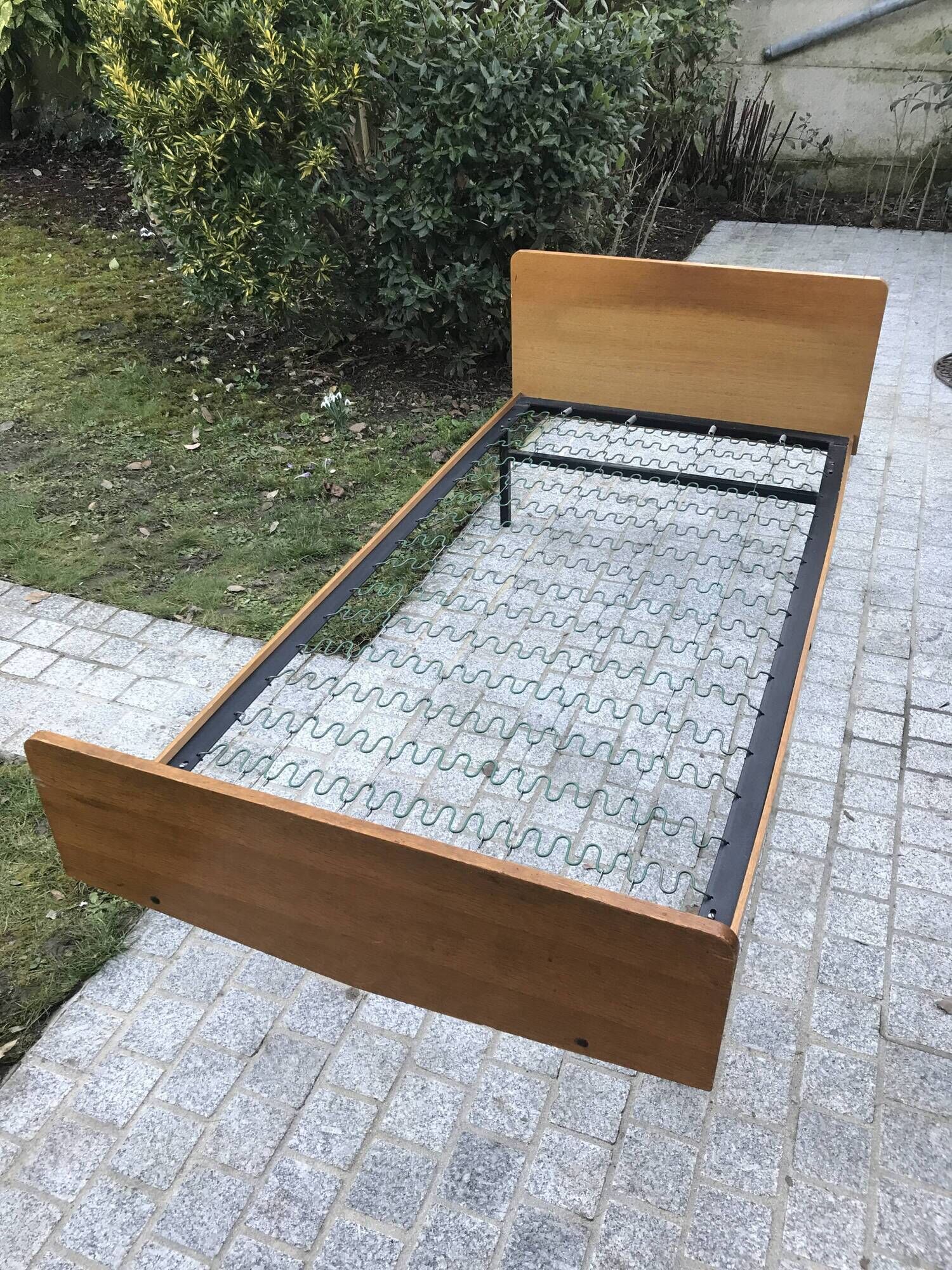 Bed in blond wood and feet 1950 vintage metal - 1 person