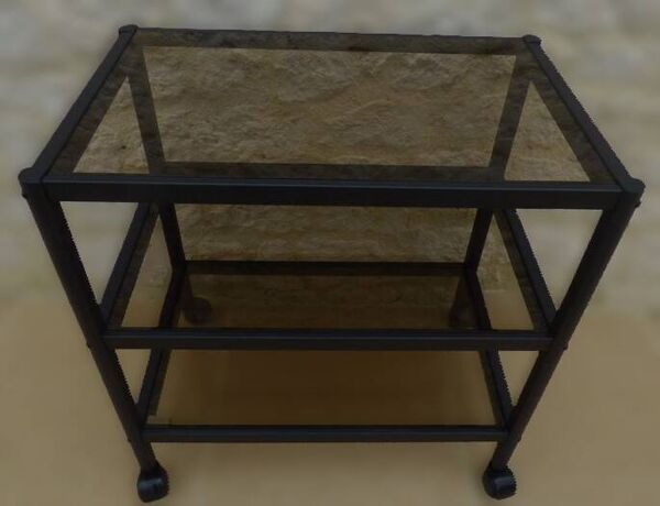 Table desserte moderne de marque erard design à étagères en verre et structure aluminium