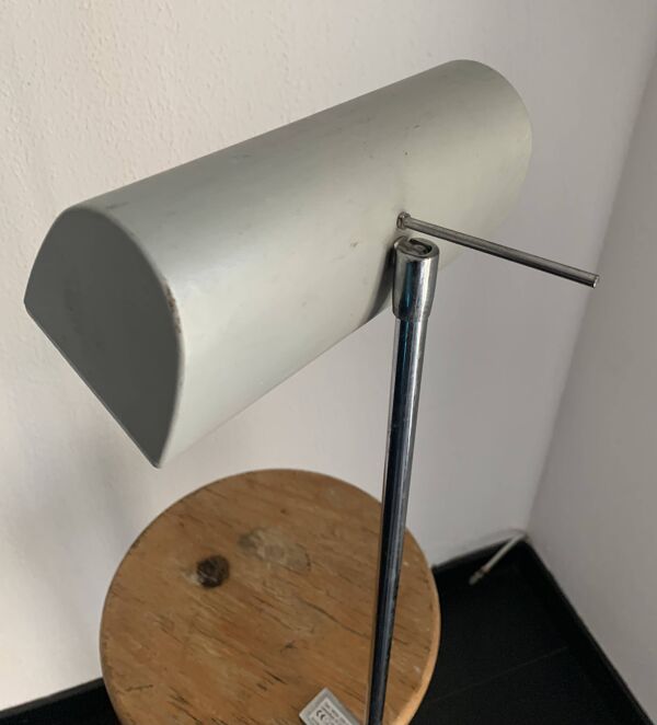 Lampe vintage 1980 médicale gris ciment et chromée - 50 cm