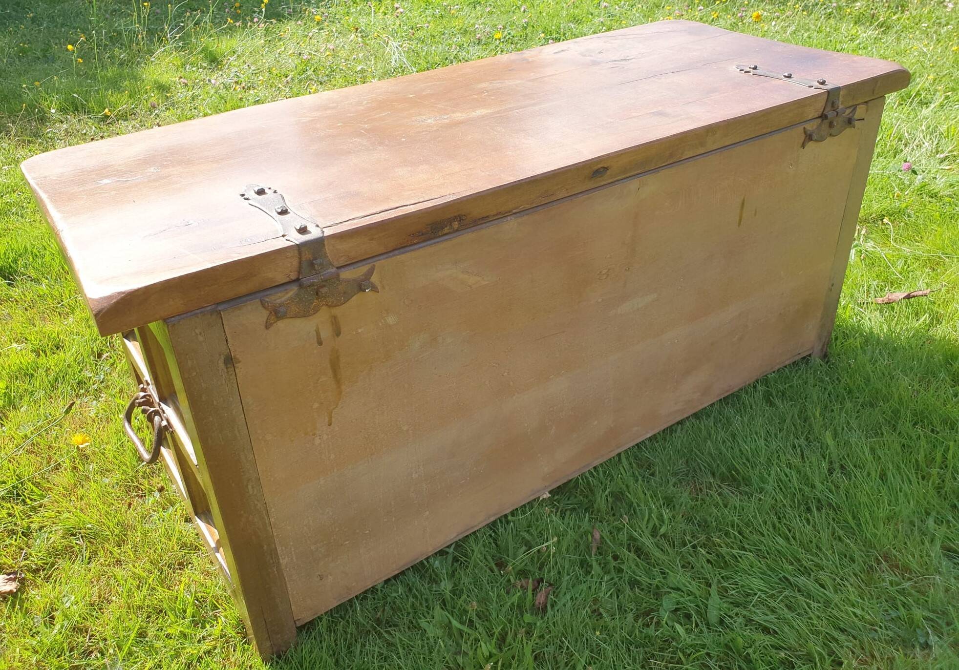 Chest - Walnut - Very good condition