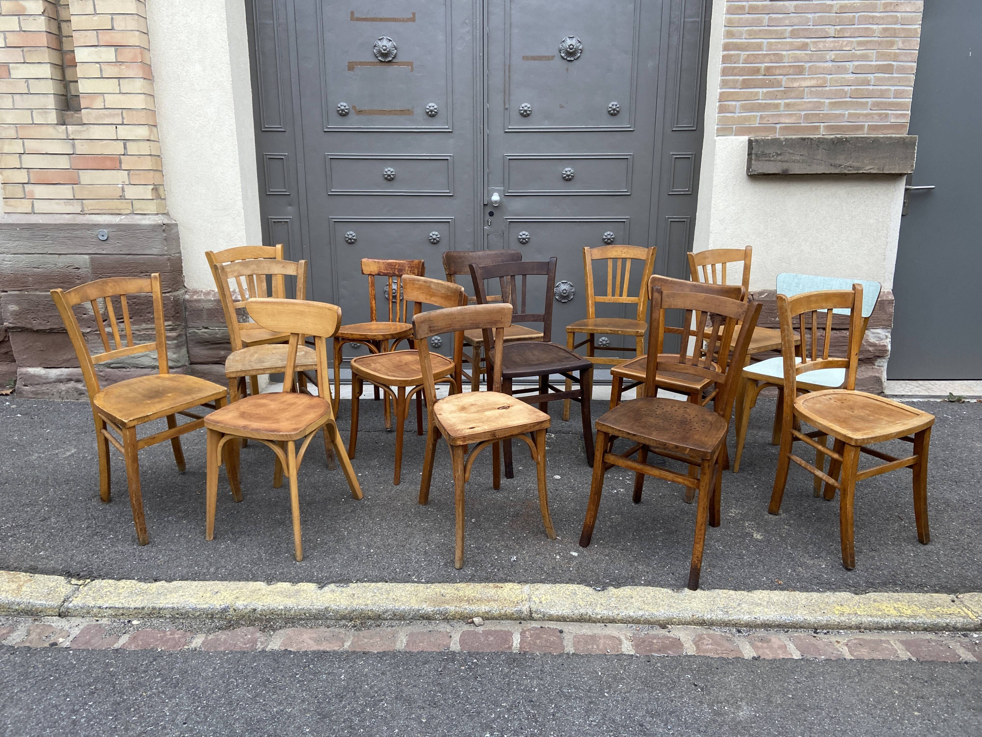 Set of 15 vintage curved wood coffee bistro chairs