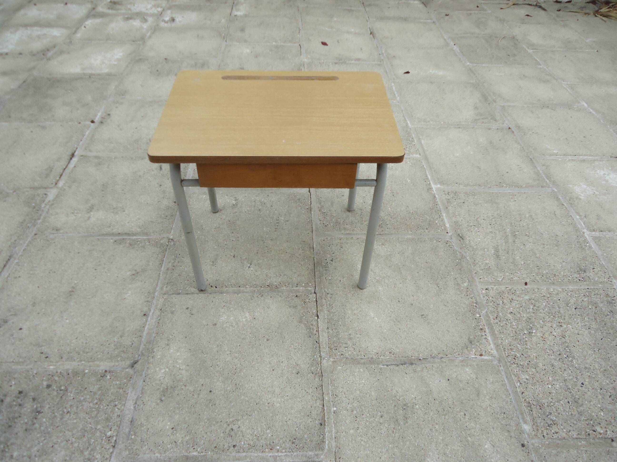 Bureau d’écolier et sa chaise assortie, année 70