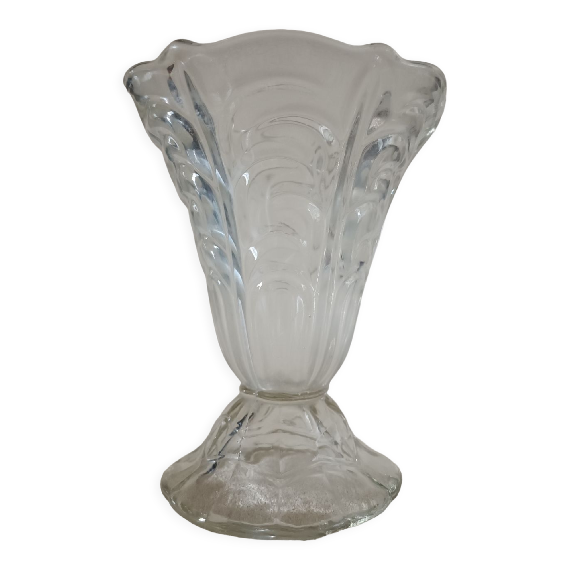 Vase en verre moulé