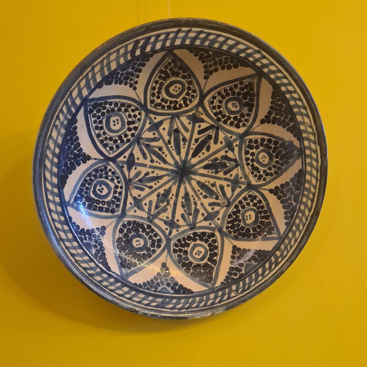 Large Moroccan Ceramic Bowl with Blue hand-painted motif, from the 1950s/60s