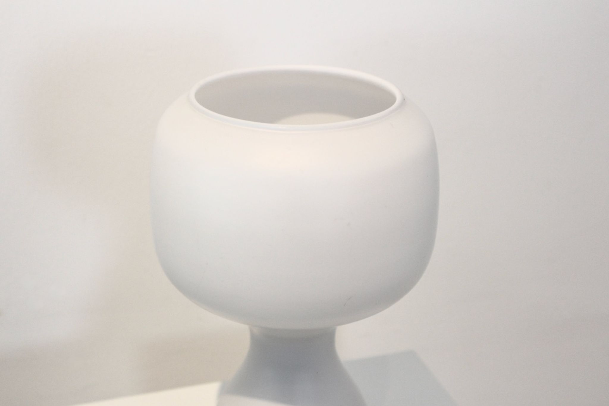 Lampe de table Philips en verre opalin blanc