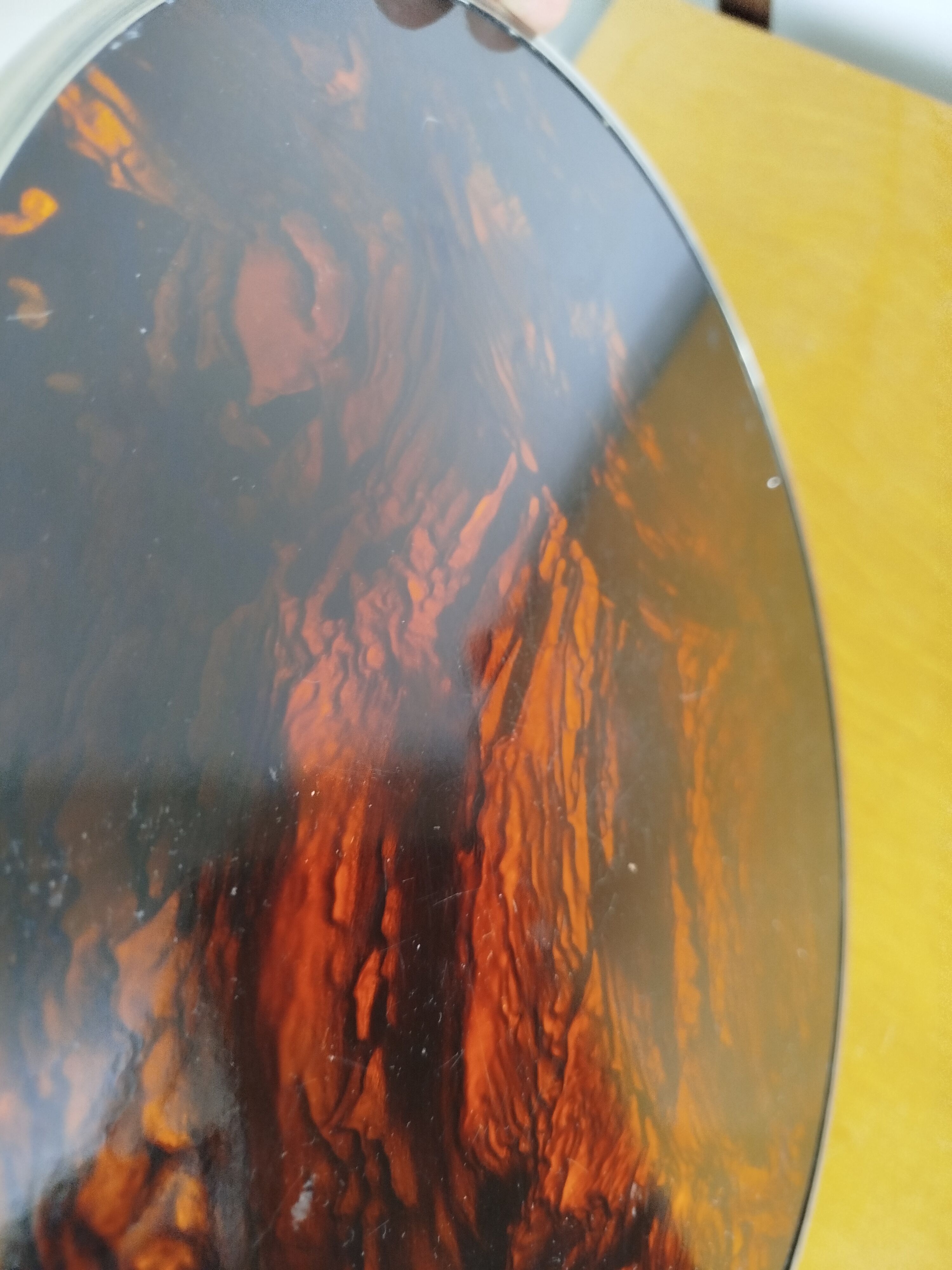 Round vintage Guzzini Lucite tortoiseshell platter 1970s Italian design