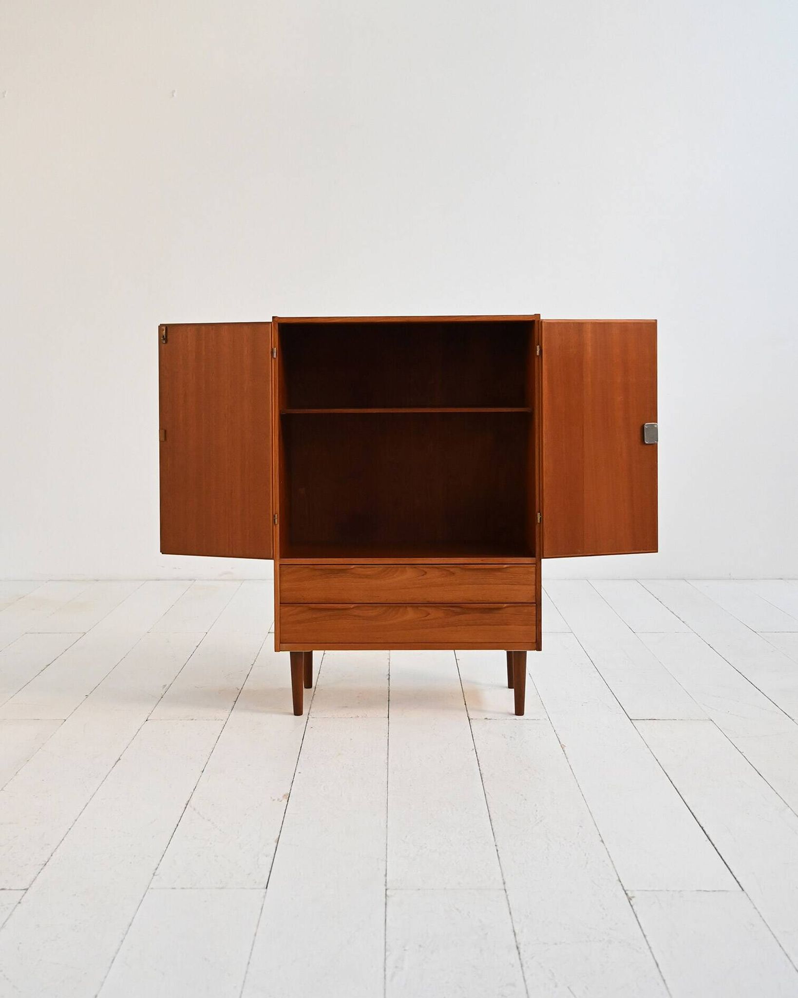 Scandinavian teak cabinet from the 1950s/60s
