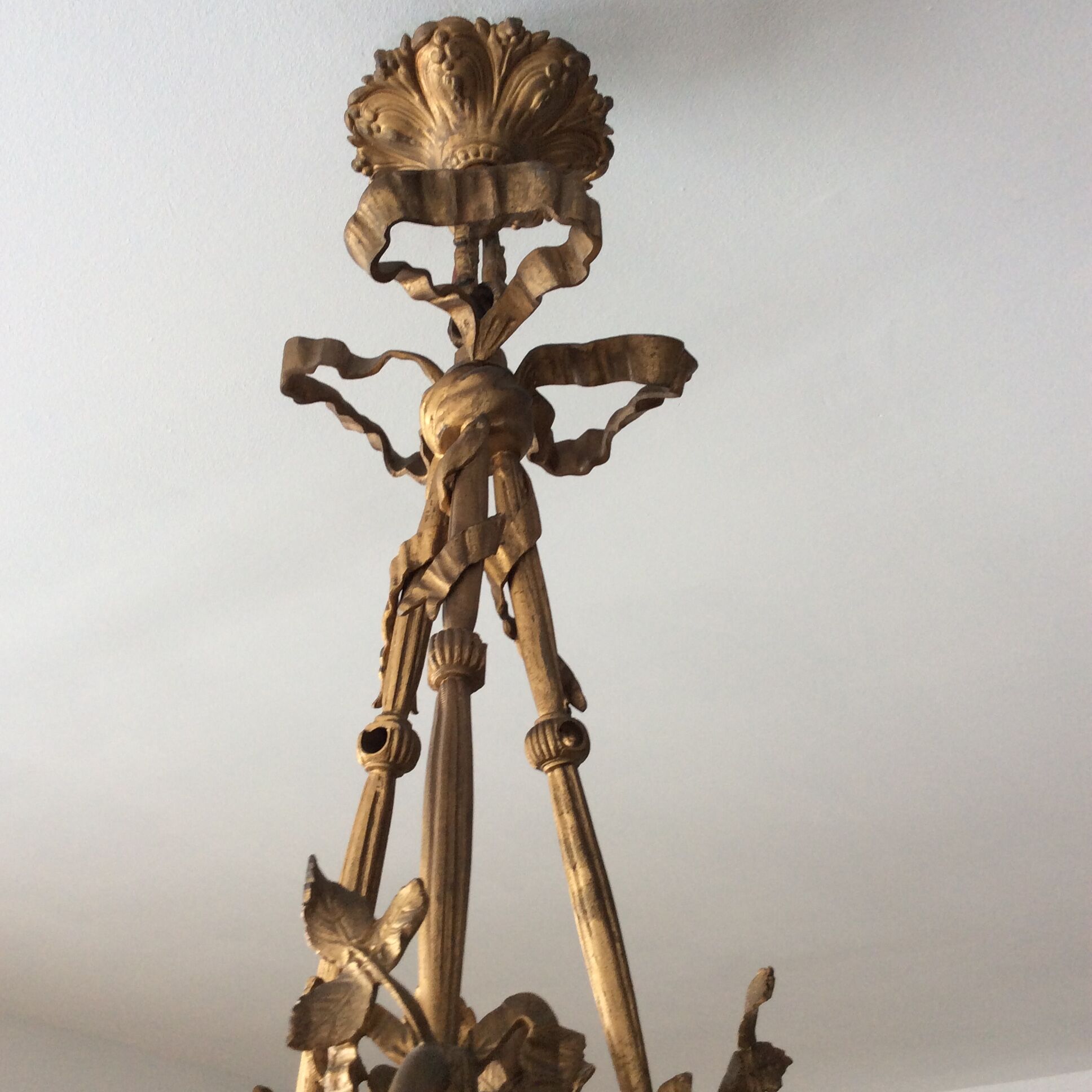 Former Louis XVI-style bronze chandelier 3 pink fires made of Czechoslovakia glass paste