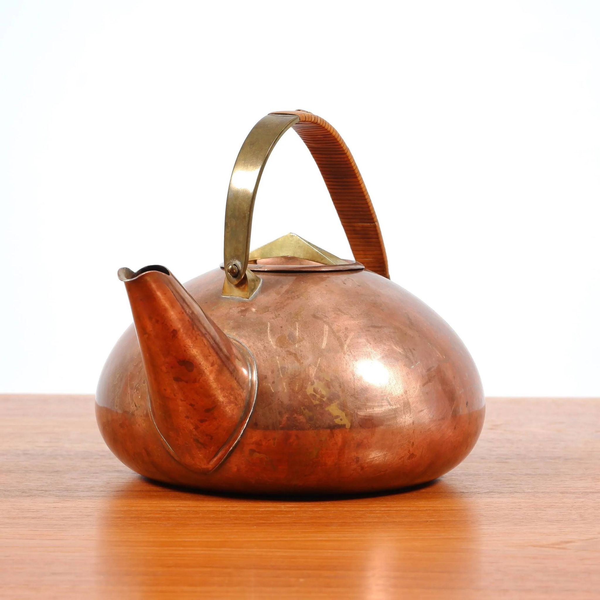 Théière Carl Auböck modèle 3879 en cuivre / laiton