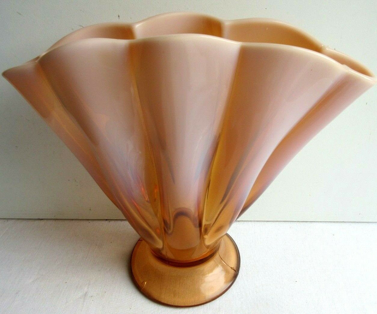 Art deco vase shape curved fan brown glass and pink opaline