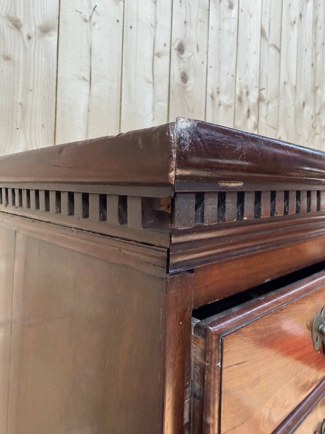 Semainier - Chiffonier - Commode haute anglaise