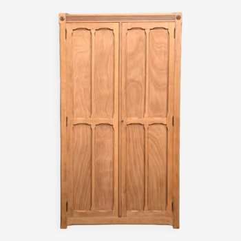 Armoire parisienne panneautée en bois brut, 1940