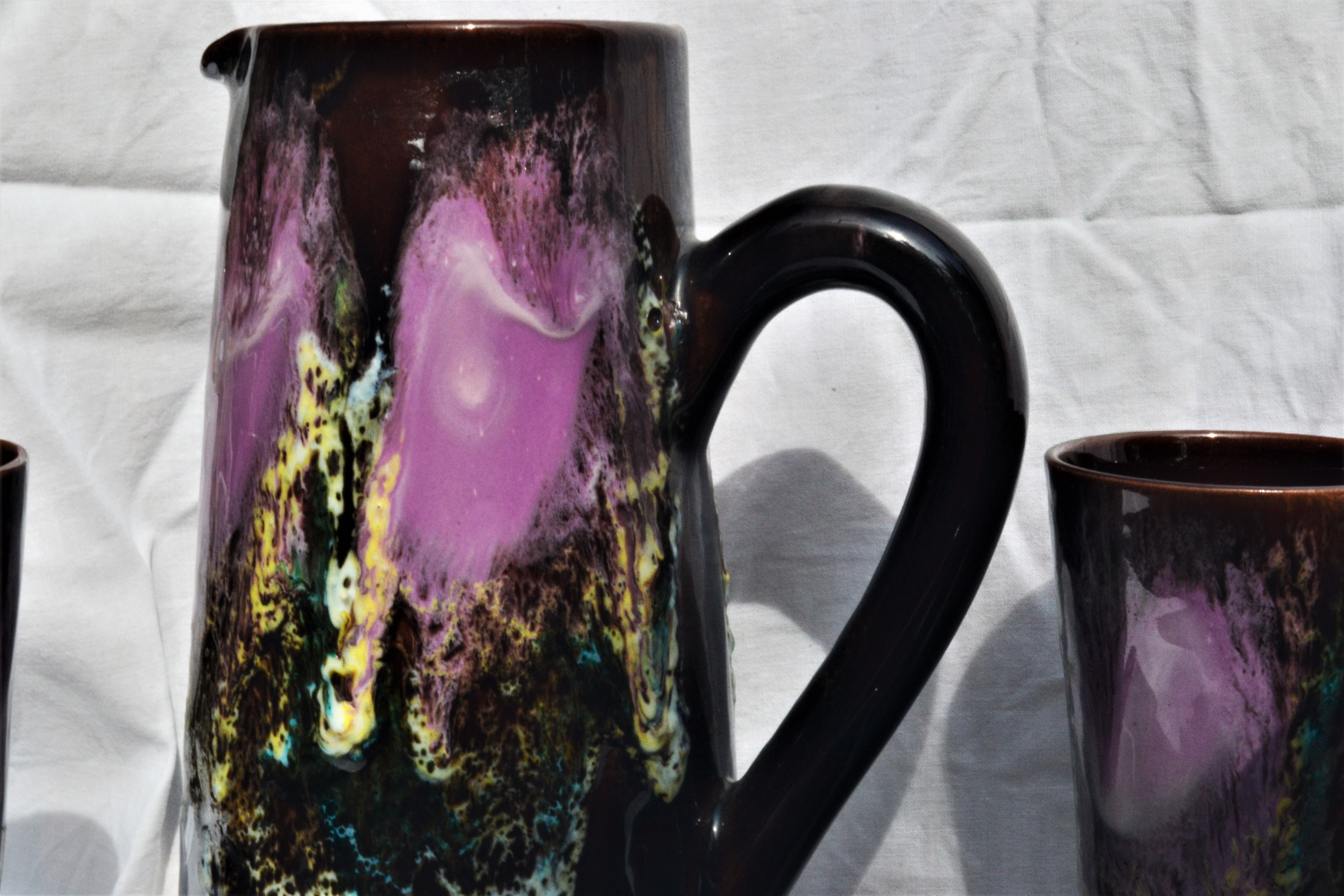 Carafe and six Vallauris glasses