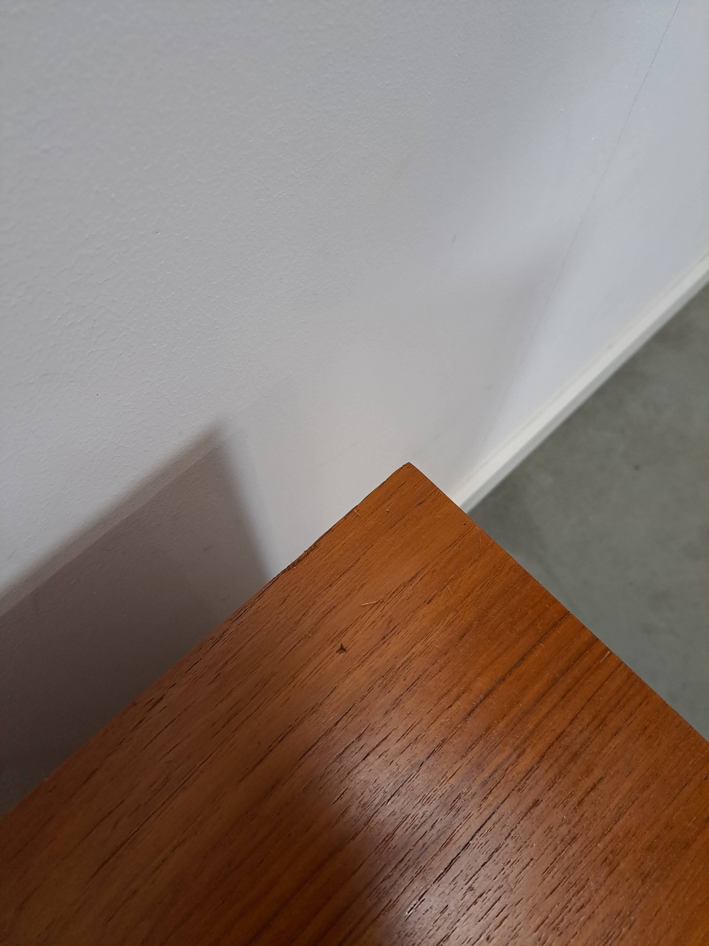 Schoenenkast met zwarte ronde grepen, nr. 2