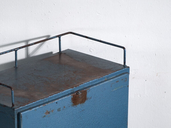 Vintage industrial-style metal cabinet (c.1950)