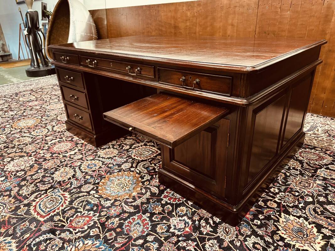 Large Classic English Desk Partnerdesk
