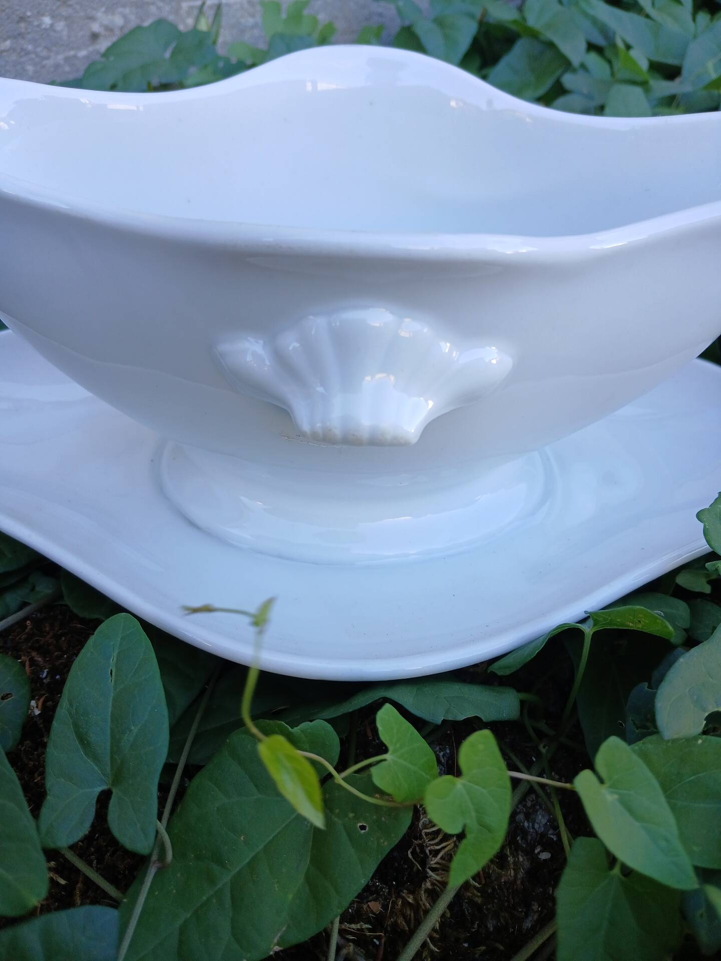 Saucière en faïence blanche 