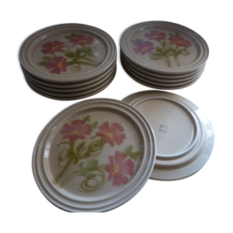 12 flat plates in cermal decoree at hand -sic - casale monf. - italy - vintage 70
