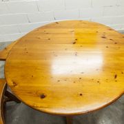 Brutalist ensemble round table 113cm and its 4 rounded stools 1960
