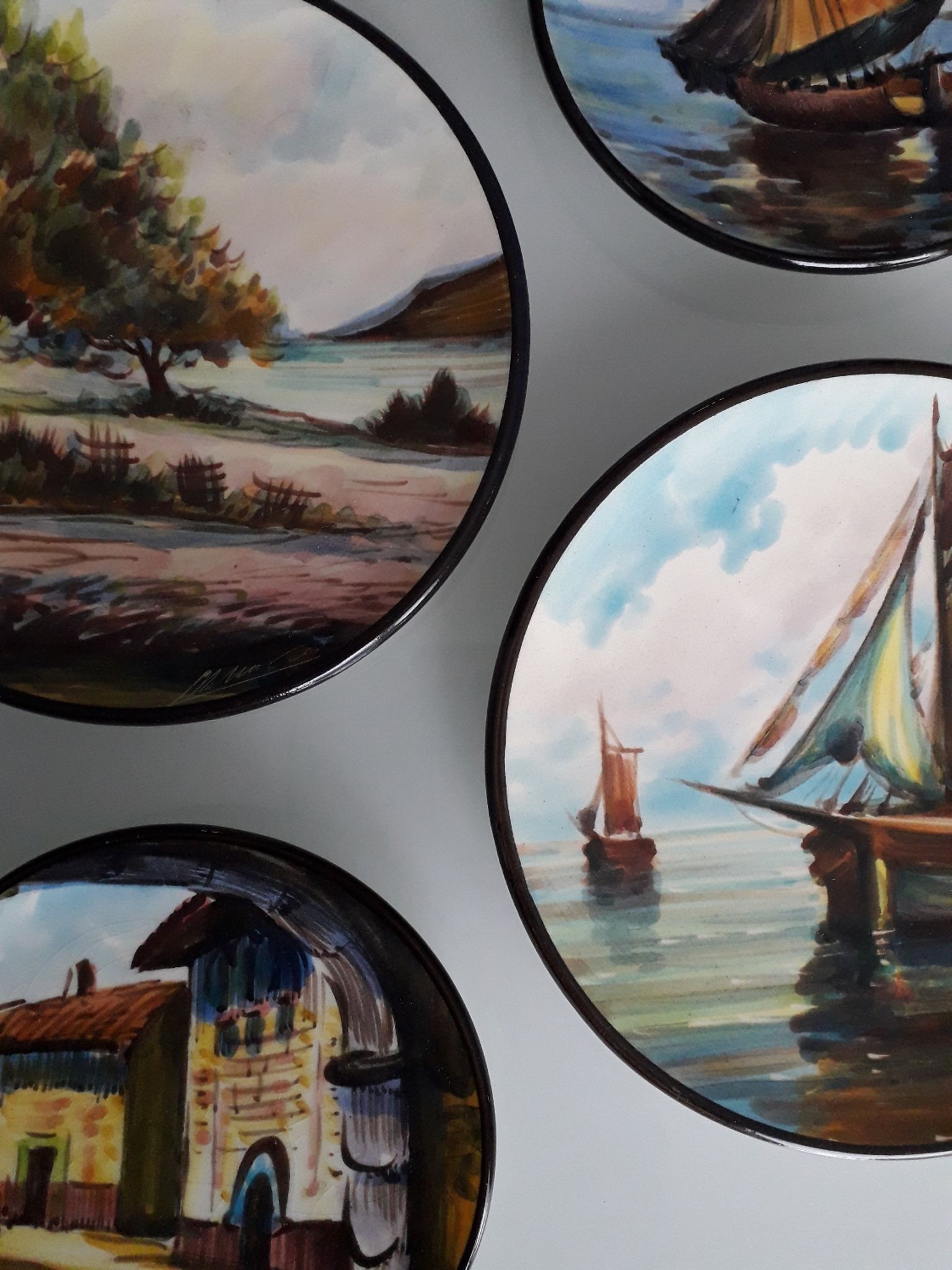 Série d'assiettes murales