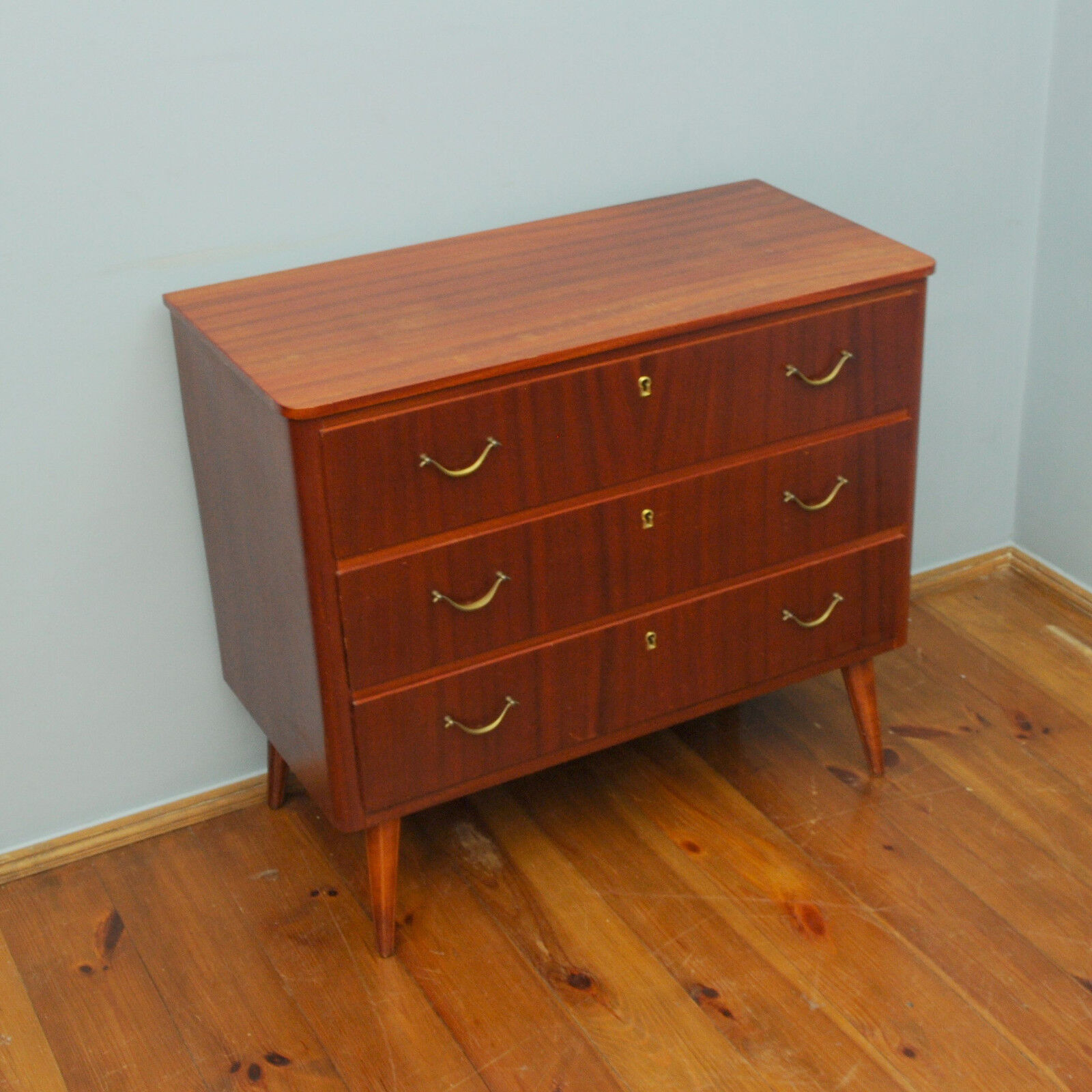 Commode en bois vintage