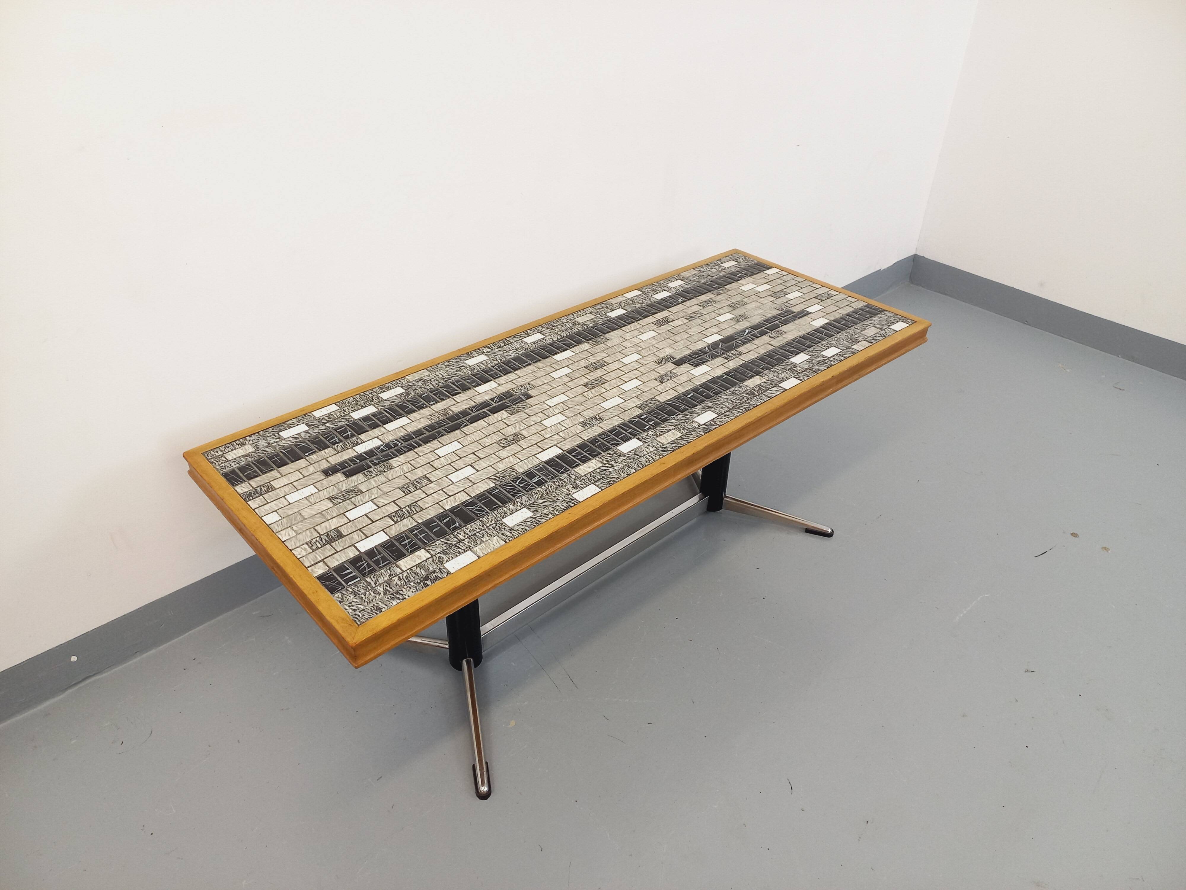 Vintage coffee table from the 60s and 70s in ceramic, wood and metal