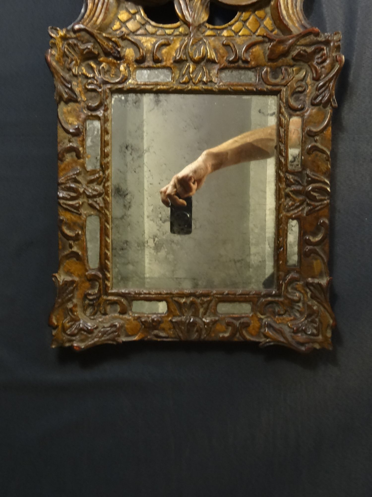 Regency mirror with parcloses in gilded carved wood 39 x 65 cm