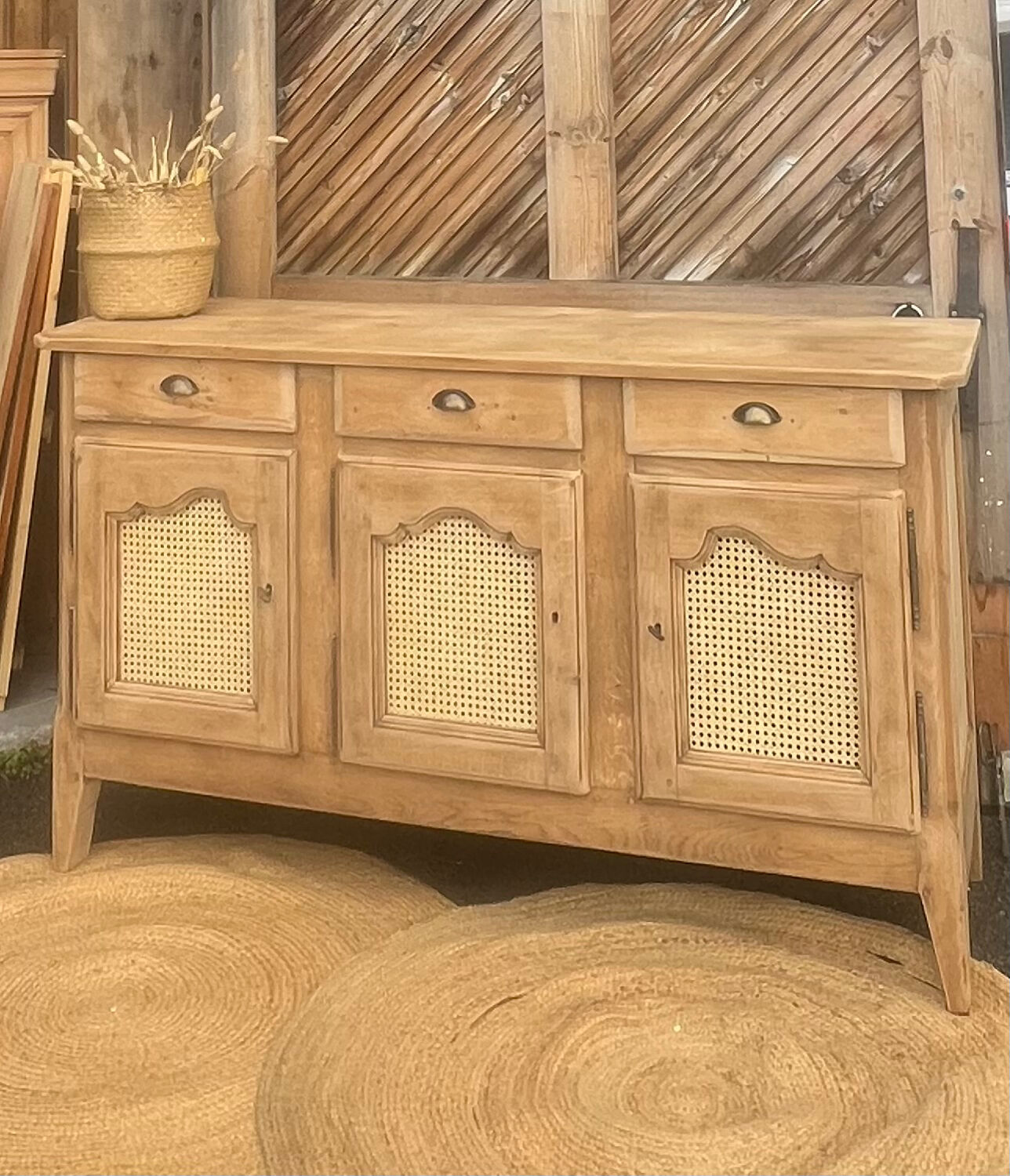 Buffet ancien/ enfilade en chêne massif brut et cannage