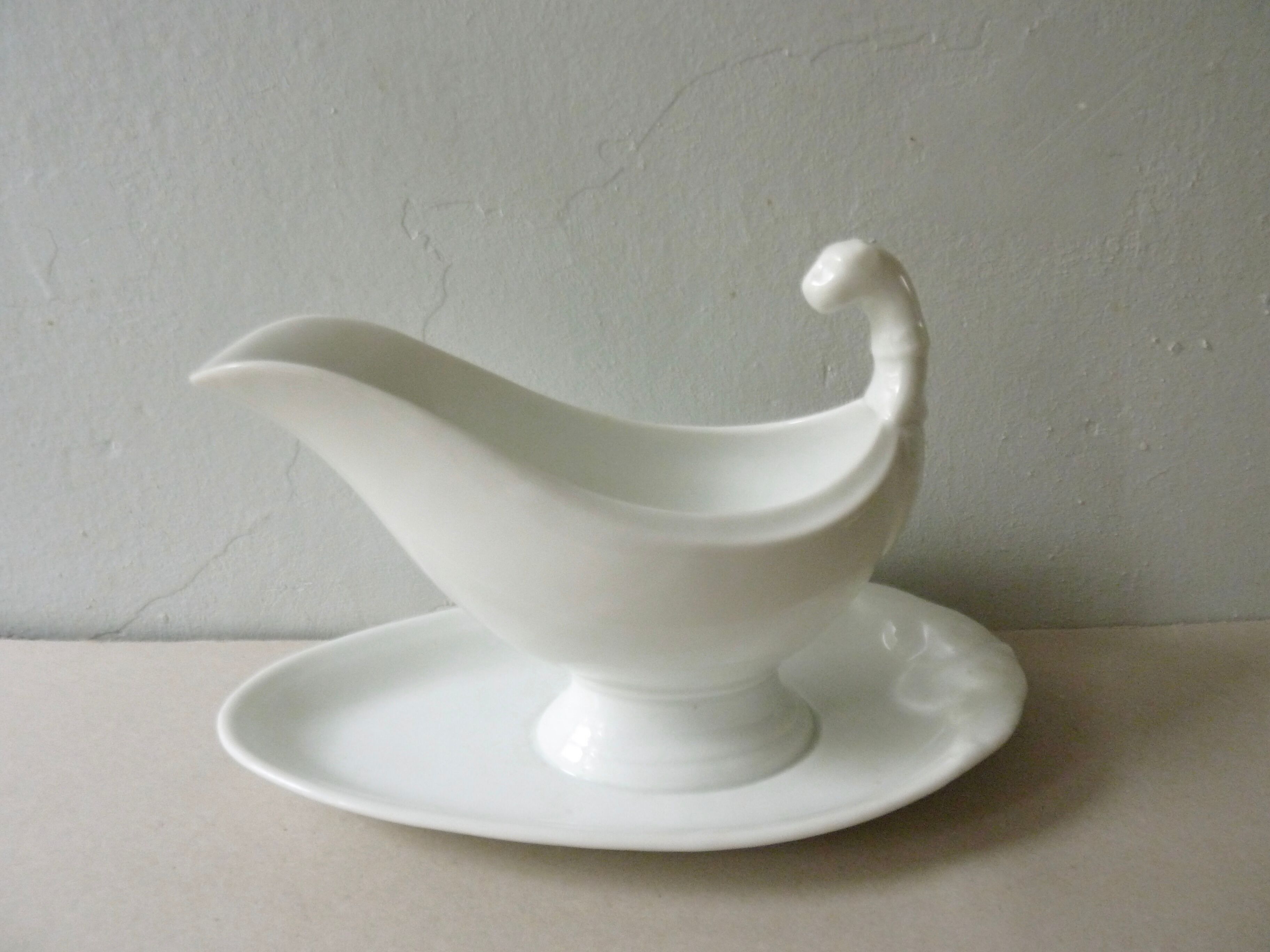 White porcelain saucière, Empire style
