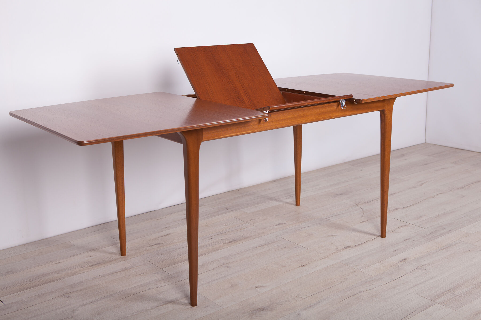 Mid-Century Teak Extendable Dining Table from McIntosh, 1960s