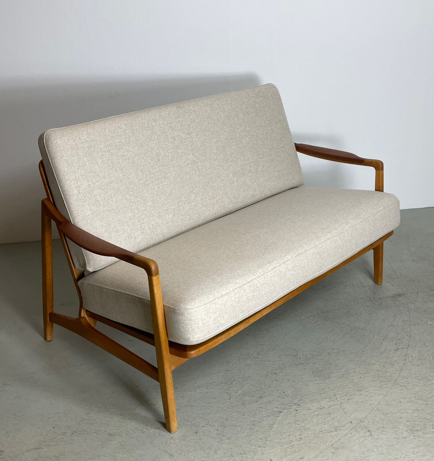 Canapé 2 places en chêne de Tove & Edward Kindt-Larson