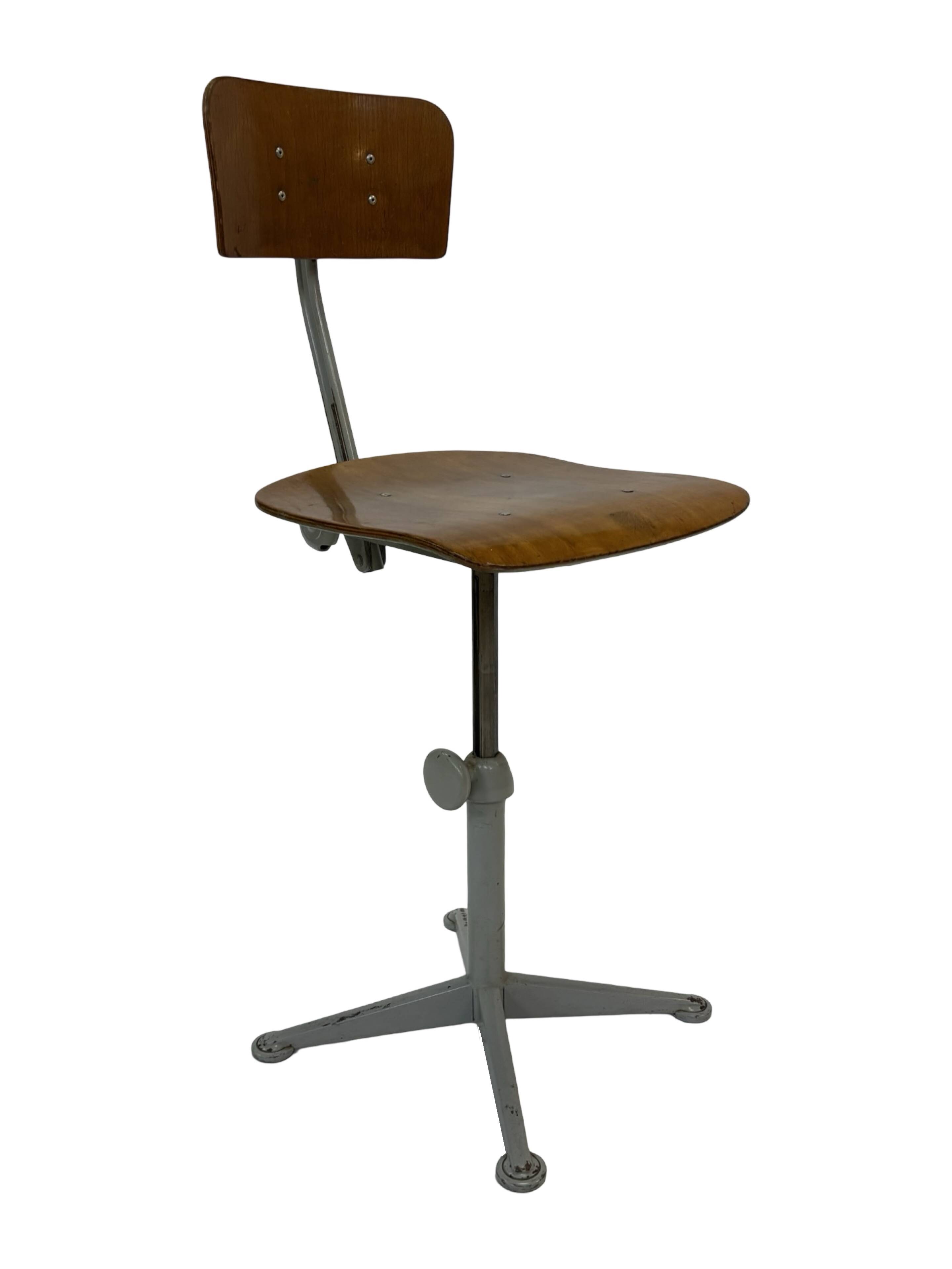 Vintage Friso Kramer chair from Ahrend de Cirkel dutch design